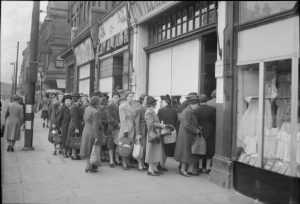 Britain Queues For Food - Rationing and Food Shortages in Wartime Britain