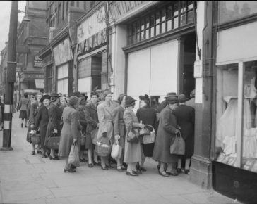 Britain Queues For Food - Rationing and Food Shortages in Wartime Britain