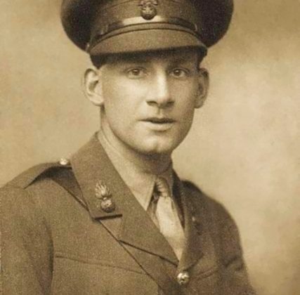 Sepia photograph of Siegfried Sassoon in military uniform.